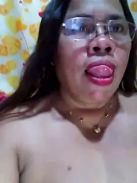 Snapshot of Huge_mama69 chatting on May 9, 2026, 8:41 am Huge mama69 online show from May 9, 2026, 8:41 am