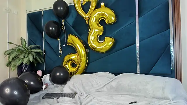 EmilyDuran  online show from March 16, 2026, 8:29 am