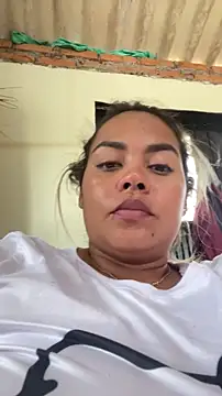 Snapshot of EmilyDuran_ chatting on April 21, 2026, 3:39 pm EmilyDuran online show from April 21, 2026, 3:39 pm