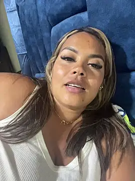 Snapshot of EmilyDuran_ chatting on May 28, 2026, 10:40 pm EmilyDuran online show from May 28, 2026, 10:40 pm