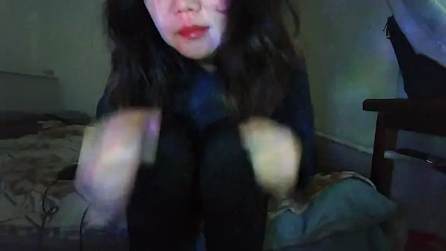 sakuradelreina online show from December 17, 2025, 4:18 am