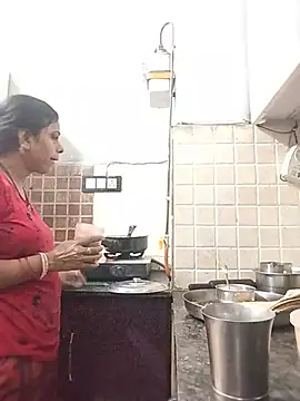 Snapshot of Soniya_Roy chatting on May 14, 2026, 5:03 am Soniya Roy online show from May 14, 2026, 5:03 am