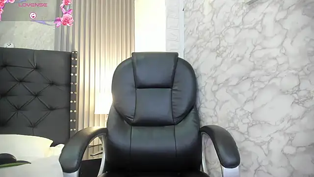 Snapshot of andrea__hills chatting on September 12, 2025, 7:03 pm andrea hills online show from September 12, 2025, 7:03 pm