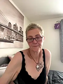 Curvy-Jinx online show from November 11, 2025, 10:37 am