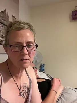 Curvy-Jinx online show from November 18, 2025, 8:57 pm