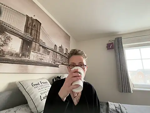 Curvy-Jinx online show from March 10, 2026, 8:30 am