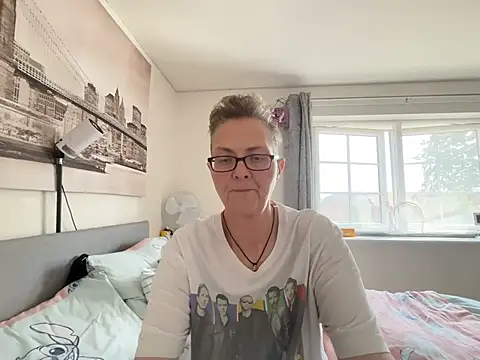 Snapshot of Curvy-Jinx chatting on July 15, 2026, 7:57 am Curvy-Jinx online show from July 15, 2026, 7:57 am