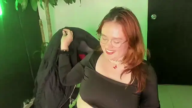 Snapshot of AliaMiller_ chatting on February 11, 2026, 1:10 am AliaMiller online show from February 11, 2026, 1:10 am