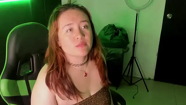 Snapshot of AliaMiller_ chatting on February 18, 2026, 12:17 am AliaMiller online show from February 18, 2026, 12:17 am