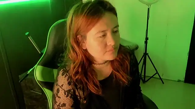 Snapshot of AliaMiller_ chatting on February 21, 2026, 9:54 am AliaMiller online show from February 21, 2026, 9:54 am