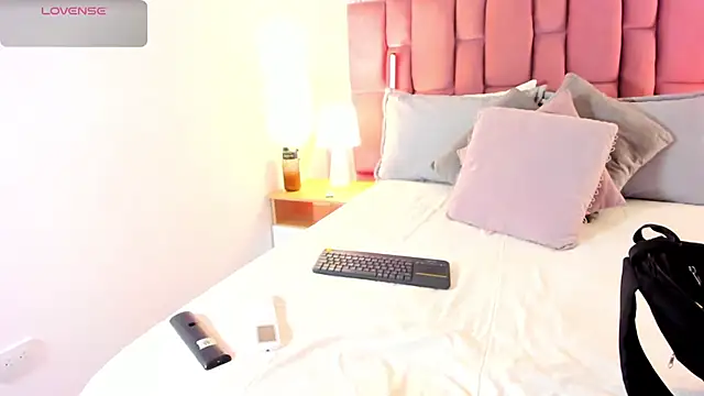 MartinaRizzi online show from December 5, 2025, 3:26 am