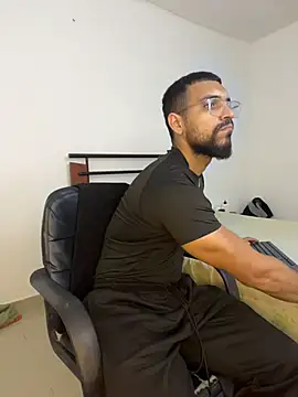 vincentjaxon online show from November 25, 2025, 5:57 pm