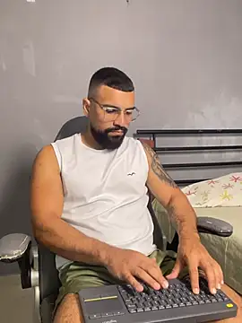 vincentjaxon online show from April 10, 2026, 6:01 pm