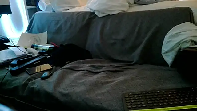 Luv2SuckBWC92 online show from December 4, 2025, 6:16 pm