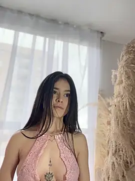 Sofi Leal online show from November 13, 2025, 3:00 pm