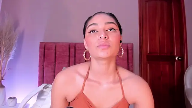 LunaAspen  online show from February 4, 2026, 6:03 pm