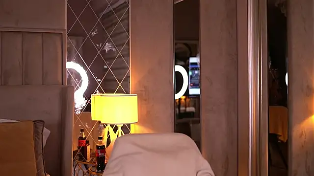 Snapshot of FrancescaDante chatting on February 16, 2026, 6:53 am FrancescaDante online show from February 16, 2026, 6:53 am