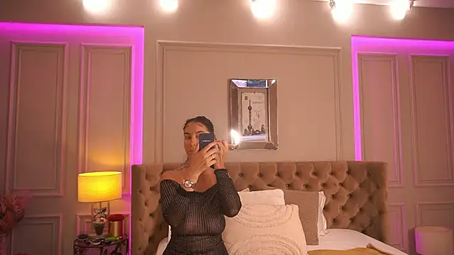 Snapshot of FrancescaDante chatting on June 27, 2026, 5:56 am FrancescaDante online show from June 27, 2026, 5:56 am