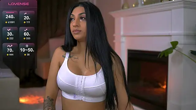 Snapshot of EmaHallee chatting on October 23, 2025, 3:28 am EmaHallee online show from October 23, 2025, 3:28 am