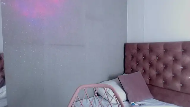 Stefany 44 online show from November 14, 2025, 6:17 pm