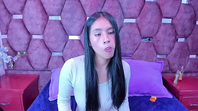 Snapshot of Miaa_Davis_ chatting on December 18, 2025, 2:39 am Miaa Davis online show from December 18, 2025, 2:39 am