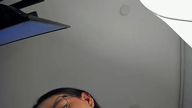 LaurenMitchell1 online show from October 26, 2025, 3:34 am