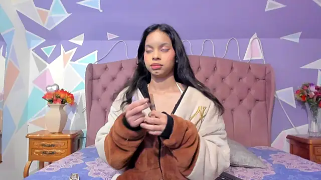 CloeyGraweing online show from November 27, 2025, 12:07 pm