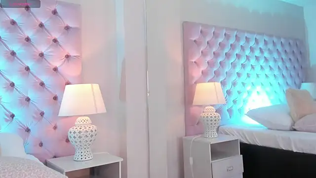 TifannyWolf  online show from October 27, 2025, 4:33 pm