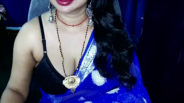 Snapshot of QUEEN_SAKHI- chatting on May 25, 2026, 1:33 am QUEEN SAKHI- online show from May 25, 2026, 1:33 am
