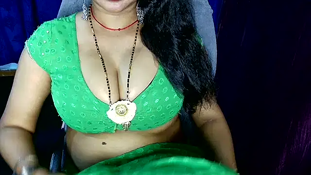 Snapshot of QUEEN_SAKHI- chatting on June 3, 2026, 1:52 am QUEEN SAKHI- online show from June 3, 2026, 1:52 am