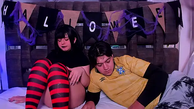 EmilyANDrew  online show from October 31, 2025, 5:30 am