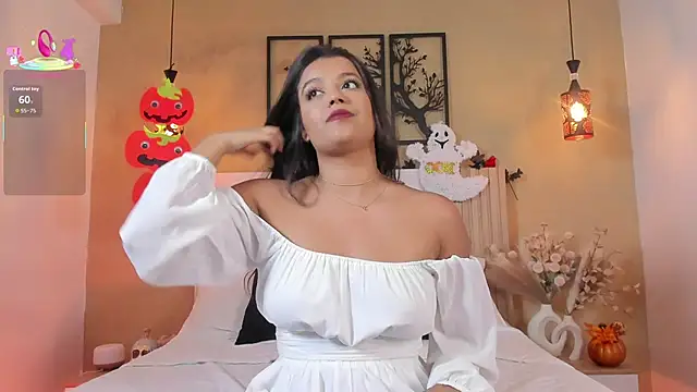 Camila Bustamante online show from October 28, 2025, 4:42 pm