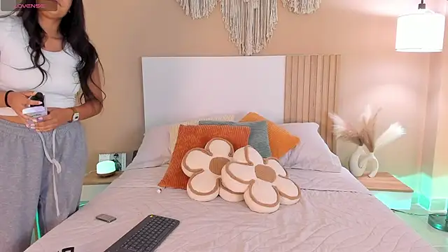 Camila Bustamante online show from February 18, 2026, 3:30 pm