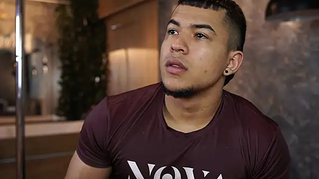 Snapshot of Thiago_Valente chatting on October 23, 2025, 12:59 pm Thiago Valente online show from October 23, 2025, 12:59 pm