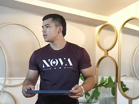 Snapshot of Thiago_Valente chatting on October 28, 2025, 1:03 pm Thiago Valente online show from October 28, 2025, 1:03 pm