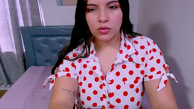 Snapshot of sarah_aguilar chatting on October 1, 2025, 5:41 pm sarah aguilar online show from October 1, 2025, 5:41 pm