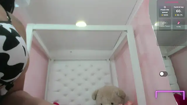 samantamilk6 online show from October 30, 2025, 5:13 pm