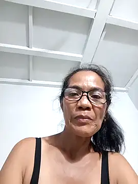 Snapshot of ImYourWoman_55 chatting on December 5, 2025, 6:37 pm ImYourWoman 55 online show from December 5, 2025, 6:37 pm