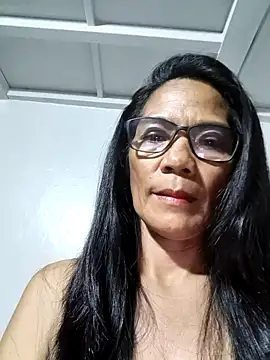 Snapshot of ImYourWoman_55 chatting on April 10, 2026, 10:58 pm ImYourWoman 55 online show from April 10, 2026, 10:58 pm