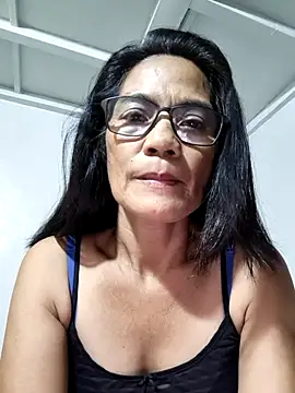 Snapshot of ImYourWoman_55 chatting on April 27, 2026, 10:41 pm ImYourWoman 55 online show from April 27, 2026, 10:41 pm