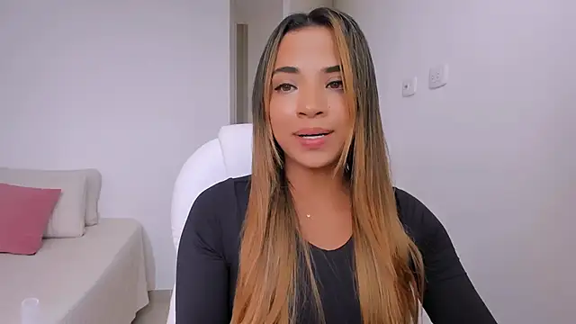 Snapshot of Chloe_Rain chatting on December 14, 2025, 9:08 pm Chloe Rain online show from December 14, 2025, 9:08 pm