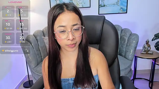 July Adams online show from November 28, 2025, 8:28 am