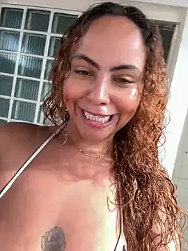 Chloe Leaozinho online show from November 2, 2025, 6:32 pm