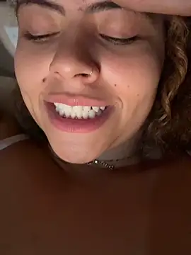 Snapshot of Chloe_Leaozinho chatting on May 15, 2026, 11:23 pm Chloe Leaozinho online show from May 15, 2026, 11:23 pm