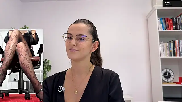 Snapshot of LegswAttitude chatting on November 13, 2025, 11:31 am LegswAttitude online show from November 13, 2025, 11:31 am