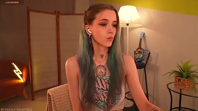 violetesa online show from September 25, 2025, 1:15 pm