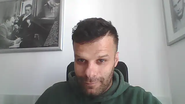 Snapshot of FROCETTO93 chatting on April 9, 2026, 12:43 pm FROCETTO93 online show from April 9, 2026, 12:43 pm