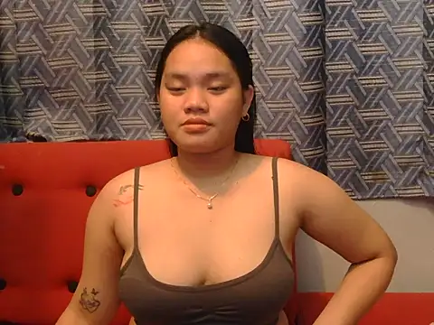 Snapshot of prettykrysgirl chatting on July 2, 2026, 7:47 am prettykrysgirl online show from July 2, 2026, 7:47 am