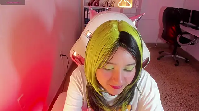 Snapshot of Molly_sweetlove chatting on November 10, 2025, 6:29 pm Molly sweetlove online show from November 10, 2025, 6:29 pm