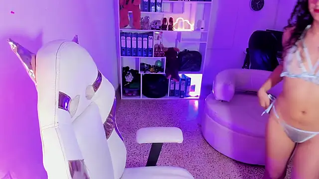 Snapshot of Molly_sweetlove chatting on November 19, 2025, 7:36 pm Molly sweetlove online show from November 19, 2025, 7:36 pm